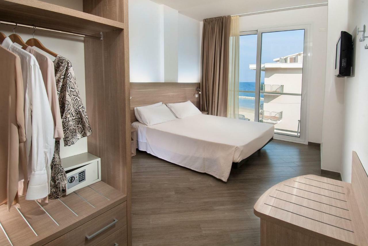 Hotel Atlantic & Spa Gabicce Mare Kültér fotó