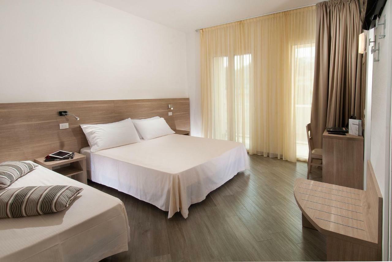 Hotel Atlantic & Spa Gabicce Mare Kültér fotó